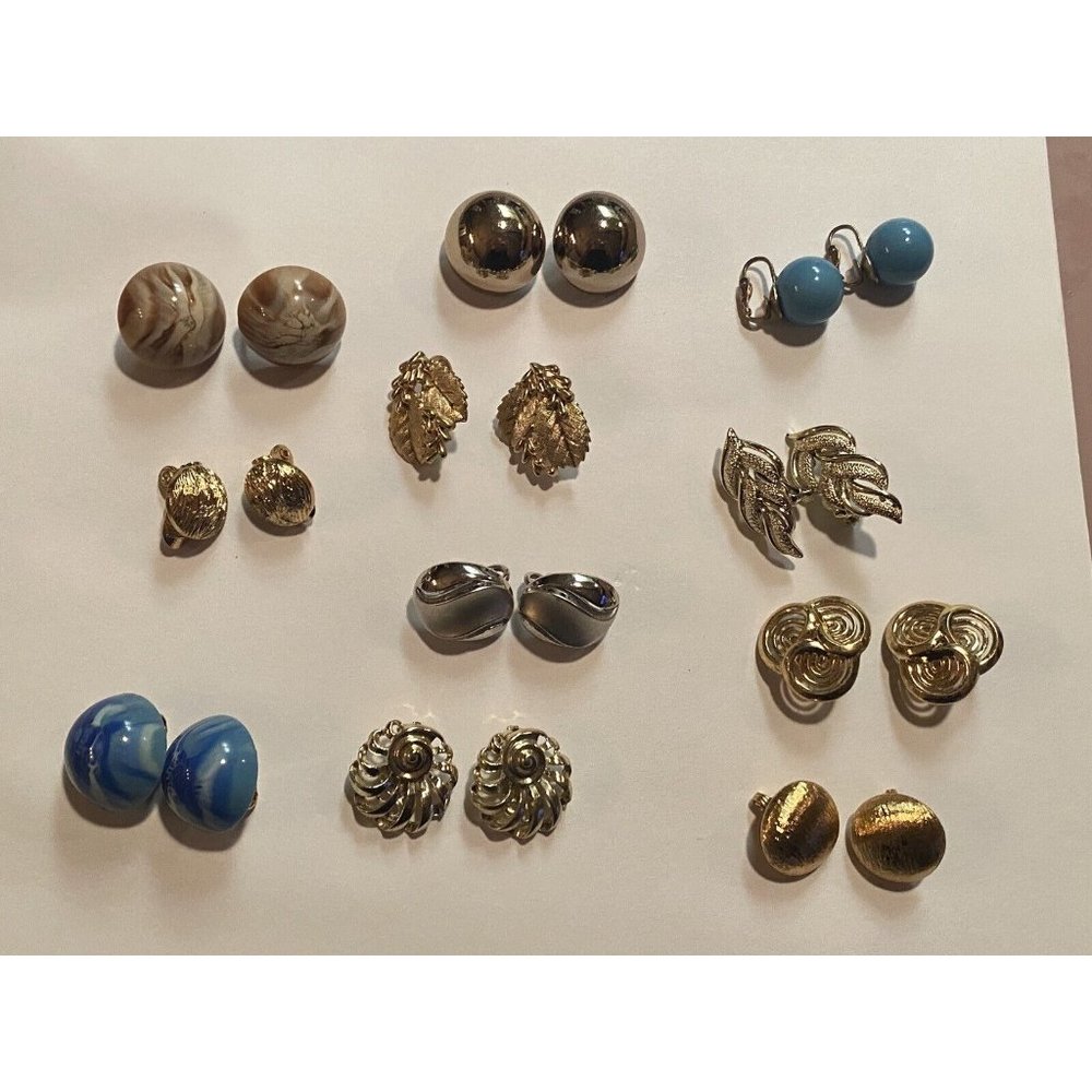 Lot Of 11 Women’s Costume Clip Earrings Lisner Trifari Multi Colors